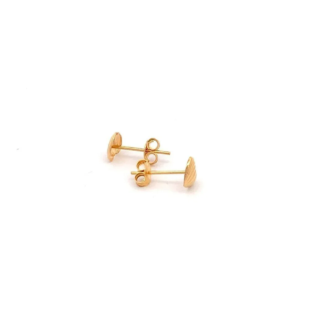 18K Gold Earrings Heart Stud Tiny 0.93 grams - Picture 11 of 14